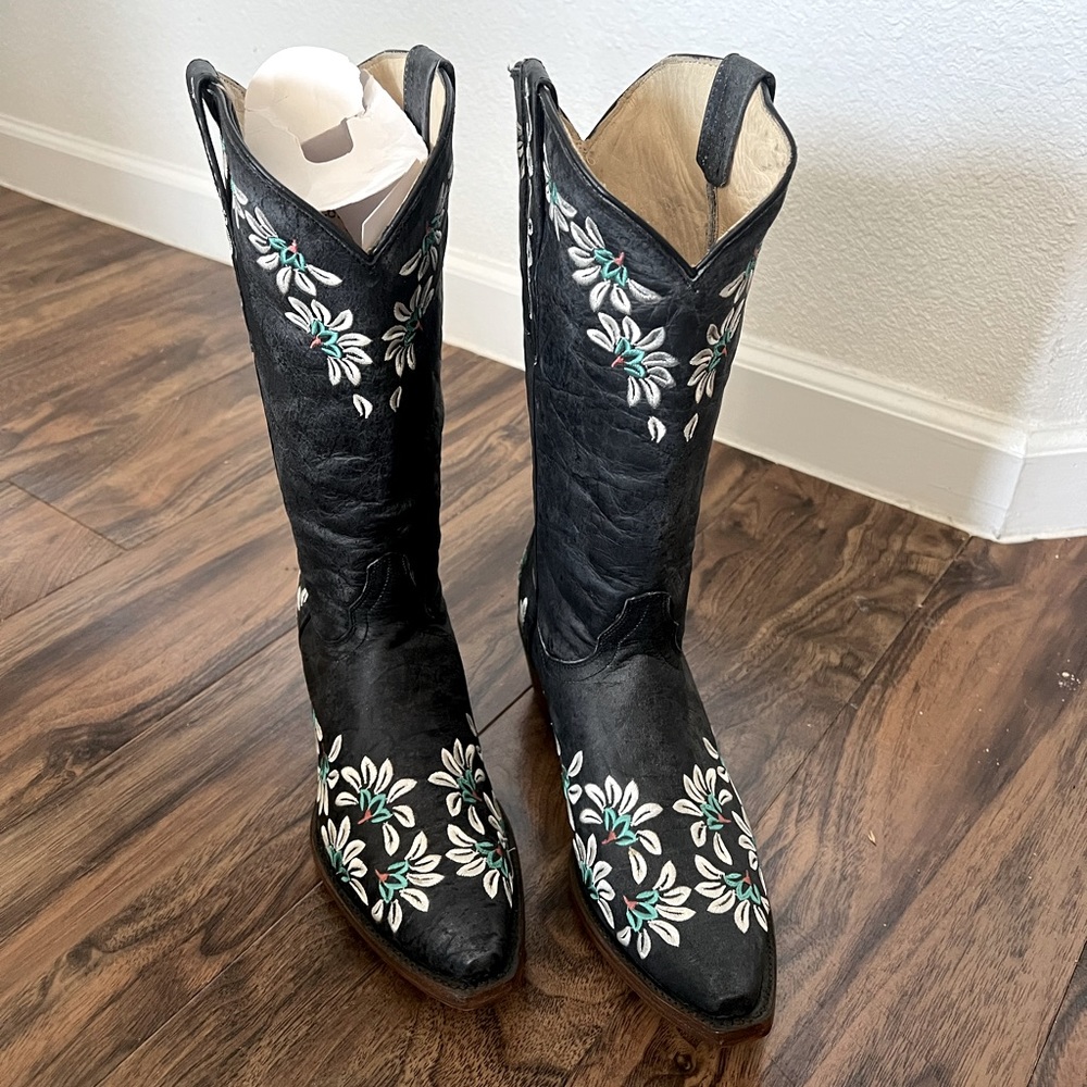 Cowboy boots for women; leather; size 8.5